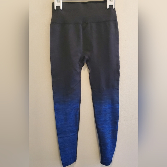 ELECTRIC YOGA | High-Rise Ombre Black & Blue Active Leggings - Picture 3 of 6